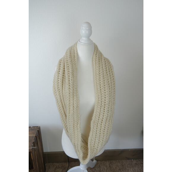 Womens Super Chunky Fisherman Knit Cream Circle Infinity Wrap Scarf - Picture 1 of 2